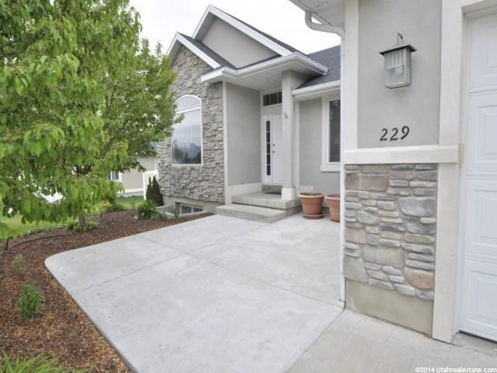 229 W 225 S, Providence, UT 84332