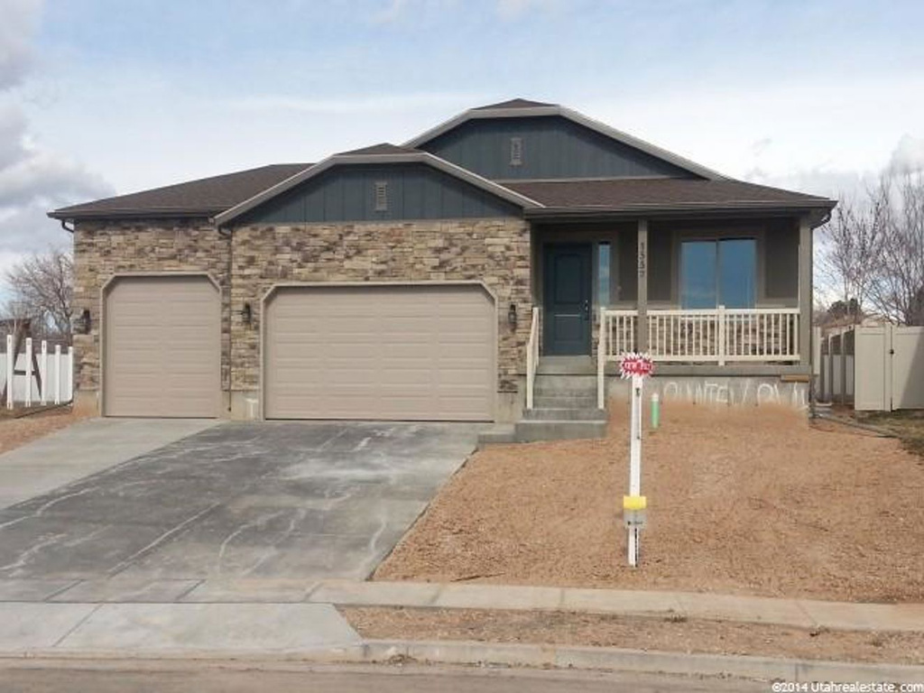 1557 E 925 S, Clearfield, UT 84015