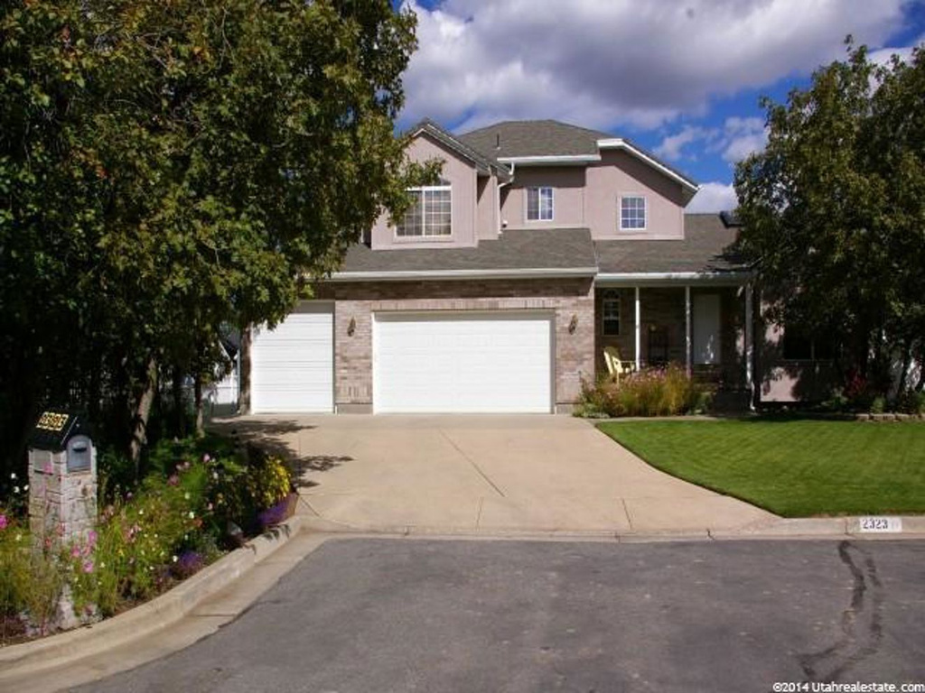 2323 E Rolling Oaks Ln N, Layton, UT 84040