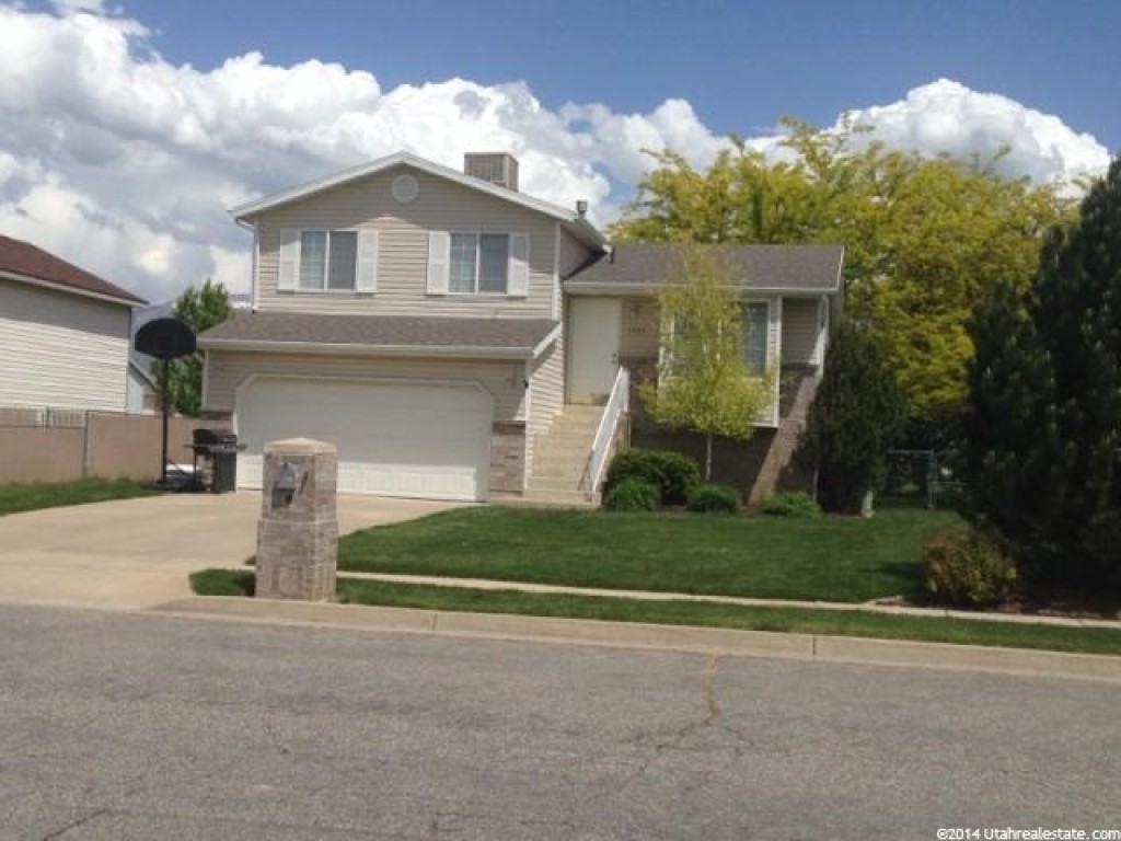 1976 N 950 W, Clinton, UT 84015