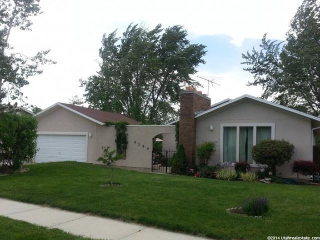 8308 S Wayside Dr E, Sandy, UT 84094
