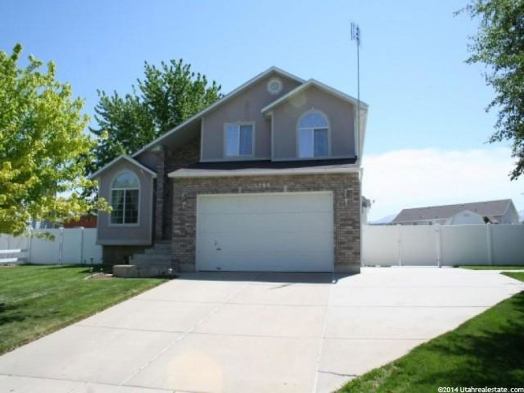 1268 N 900 W, Clinton, UT 84015