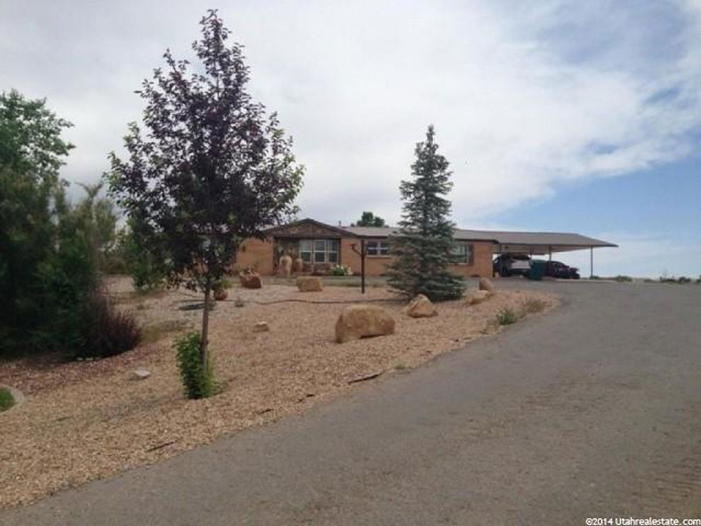 6744 N 9500 E, Lapoint, UT 84039