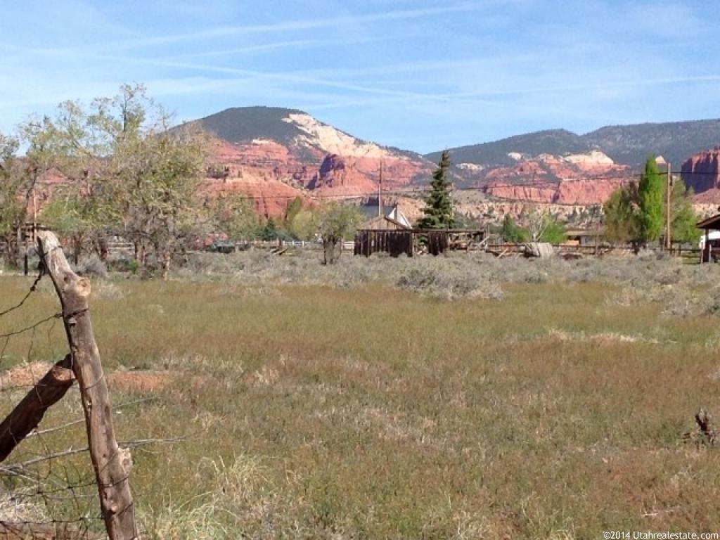 100 N 100 St W, Torrey, UT 84775