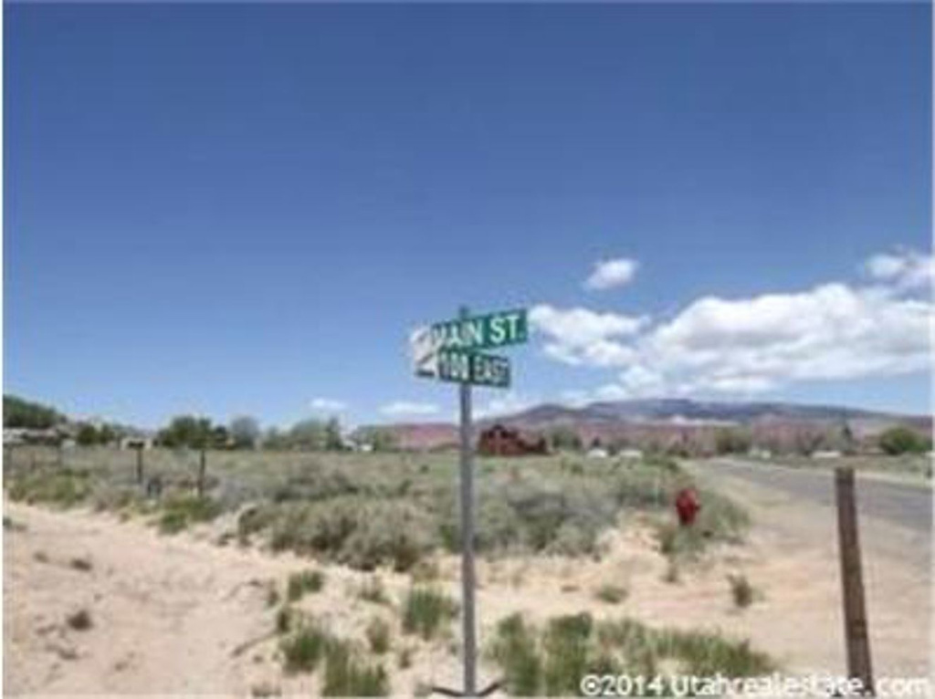 6 100 E #6, Teasdale, UT 84773