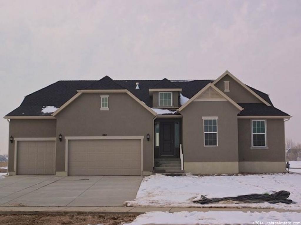 202 E Copper Cir, Harrisville, UT 84404