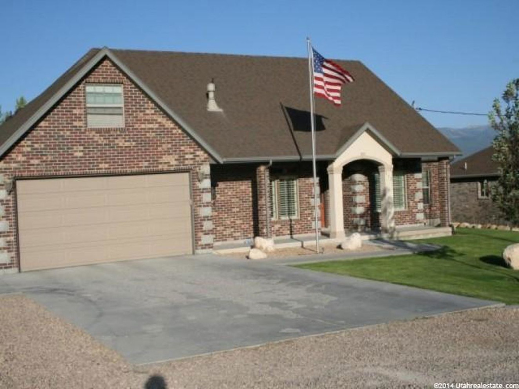 570 N 200 E, Moroni, UT 84646