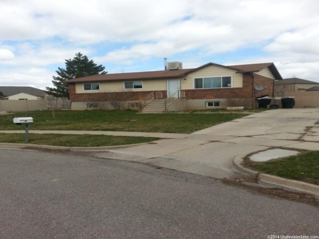 3313 Bluff Dr, Syracuse, UT 84075