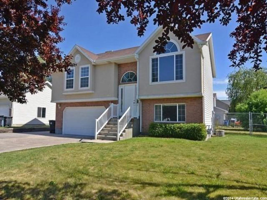 1063 W 1550 N, Clinton, UT 84015