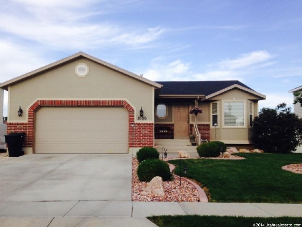1686 N 2400 W, Clinton, UT 84015