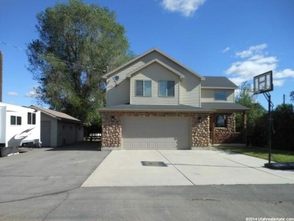 335 E Center St S, Henefer, UT 84033