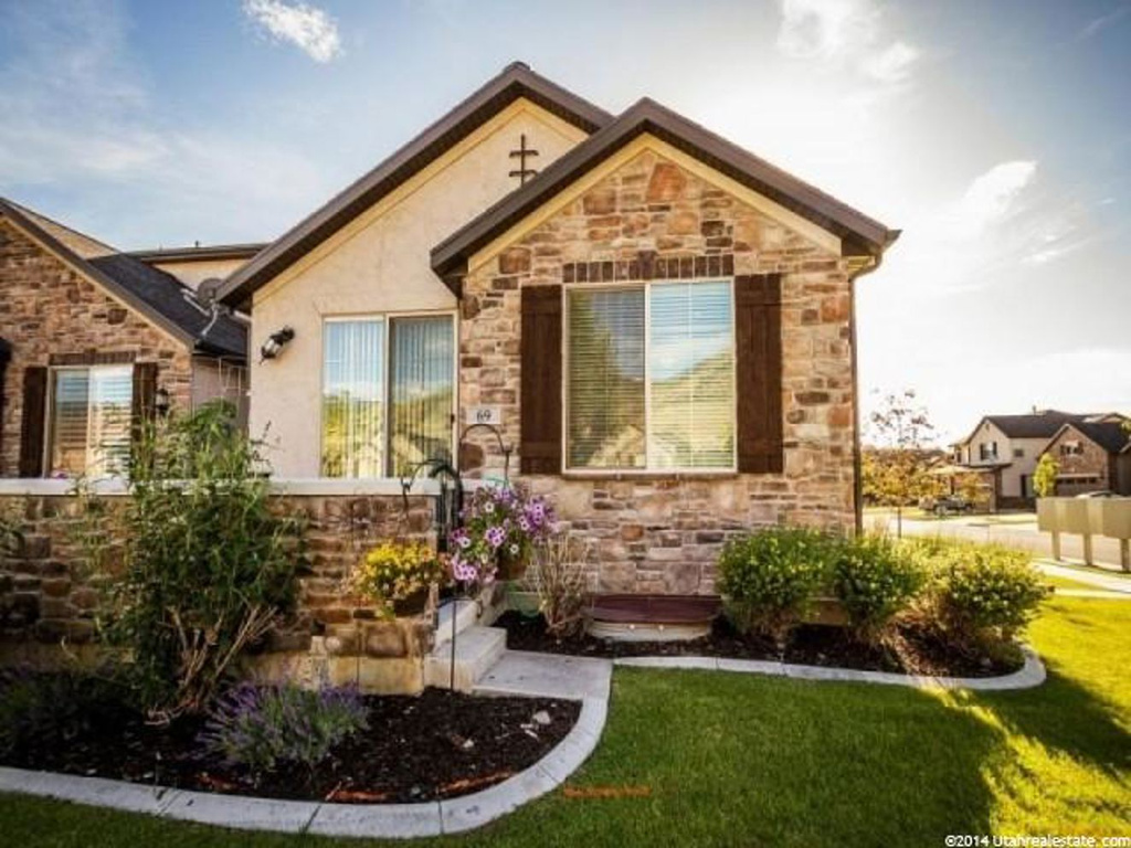69 N 285 W, Centerville, UT 84014