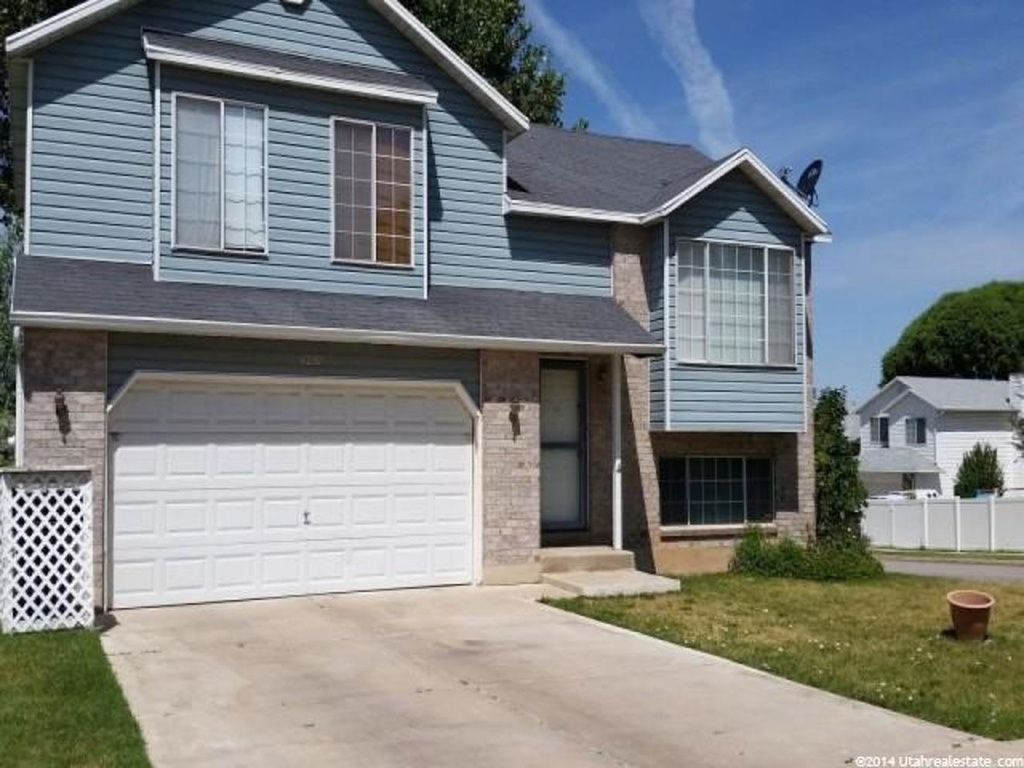 4297 Westlake Dr, Roy, UT 84067
