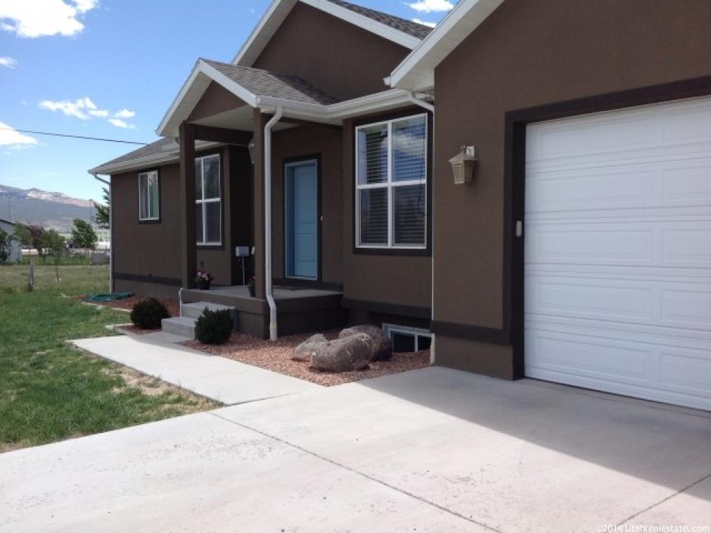 142 E 100 St S, Loa, UT 84747