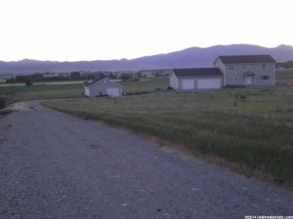1498 S 2400 E, Preston, ID 83263