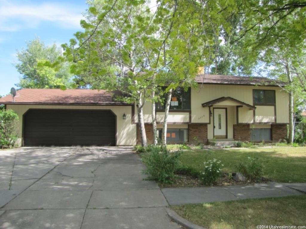 2709 W 1700 N, Clinton, UT 84015
