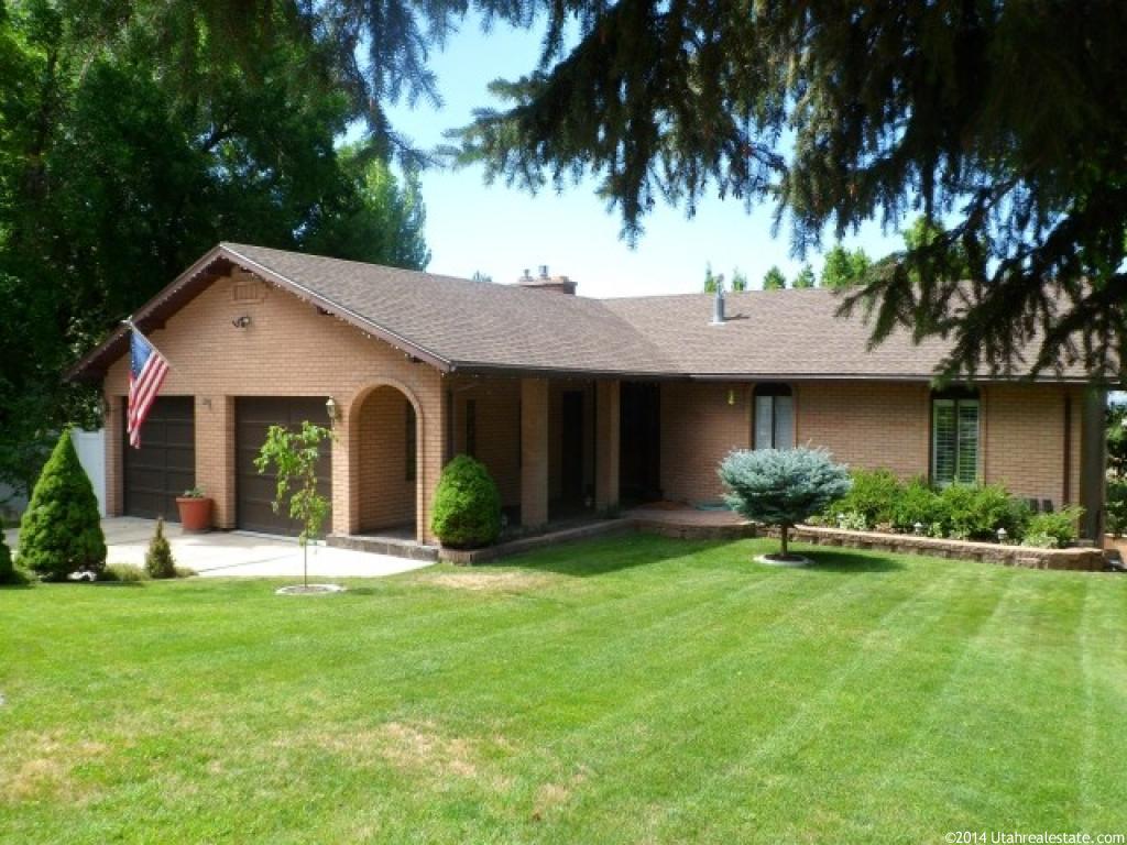 1074 E Lamplighter Dr, River Heights, UT 84321
