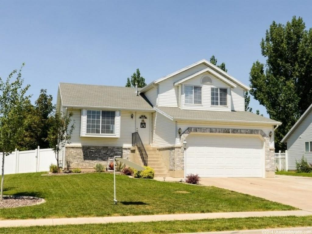 688 W 2050 N, Clinton, UT 84015