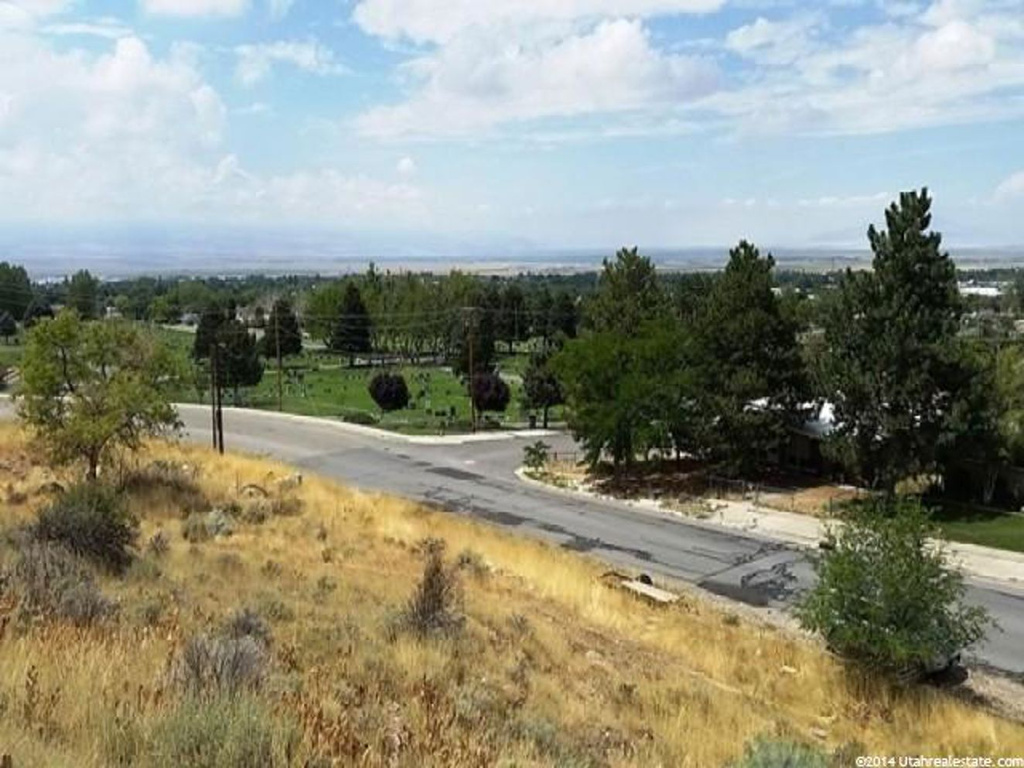 180 E Skyline Dr, Tooele, UT 84074