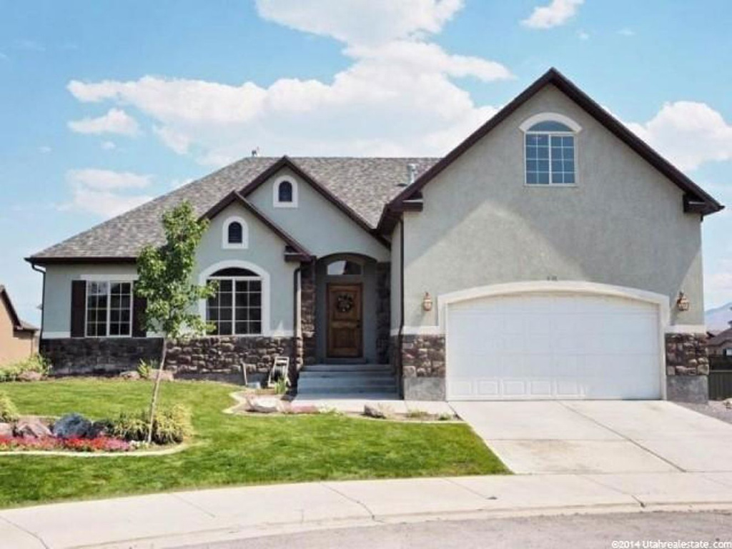 3812 E Pinehurst Dr N, Eagle Mountain, UT 84005