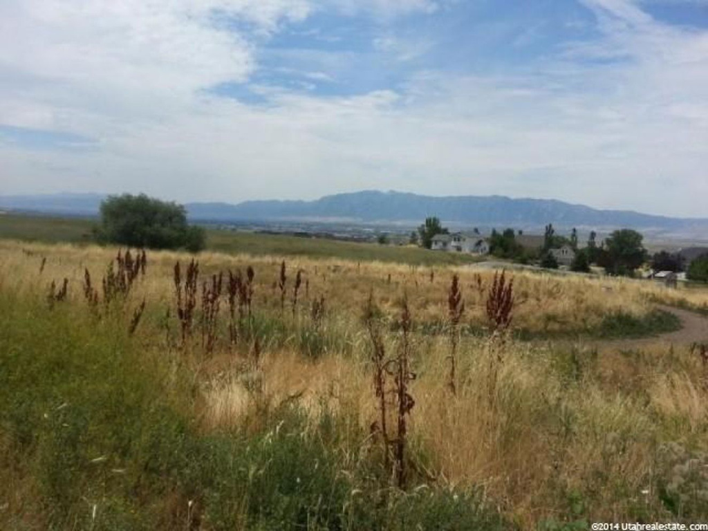225 N 900 E #1, Hyde Park, UT 84318