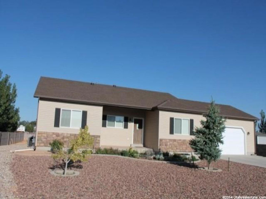 4677 N Halterman Rd E, Enoch, UT 84721