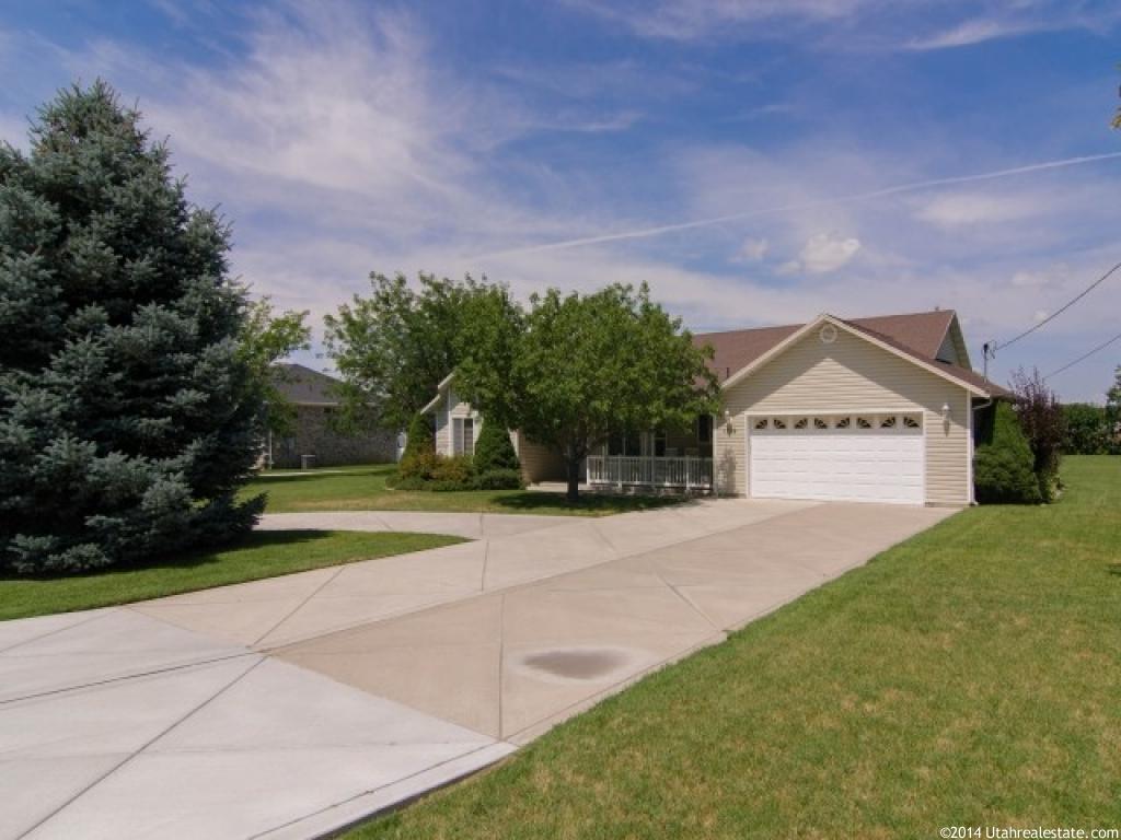 1326 W 800 N, Clinton, UT 84015