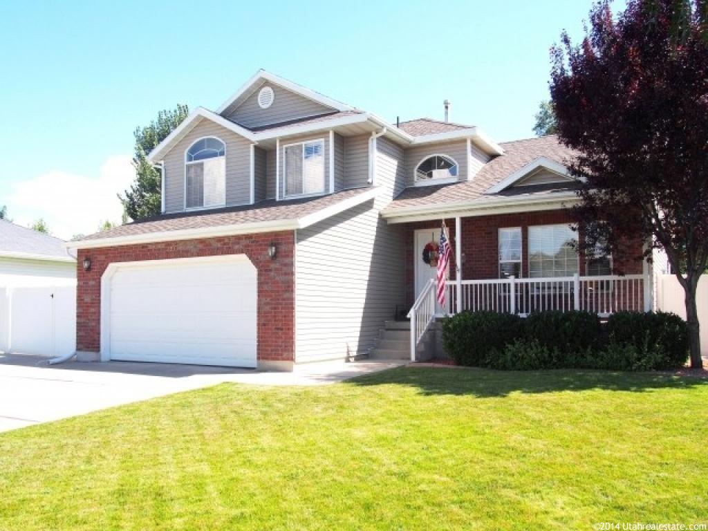 693 W 1960 N, Clinton, UT 84015