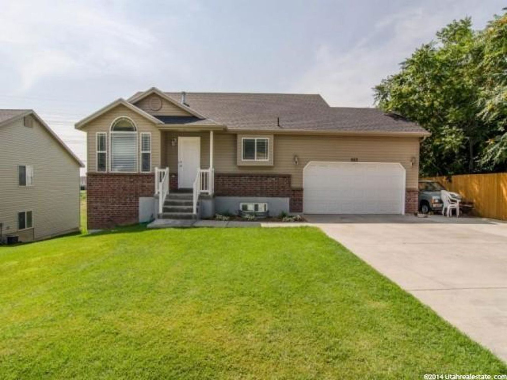 663 N 1500 W, Clinton, UT 84015