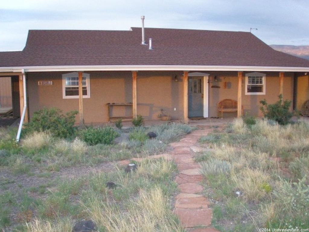 760 E 200 North St N, Torrey, UT 84775