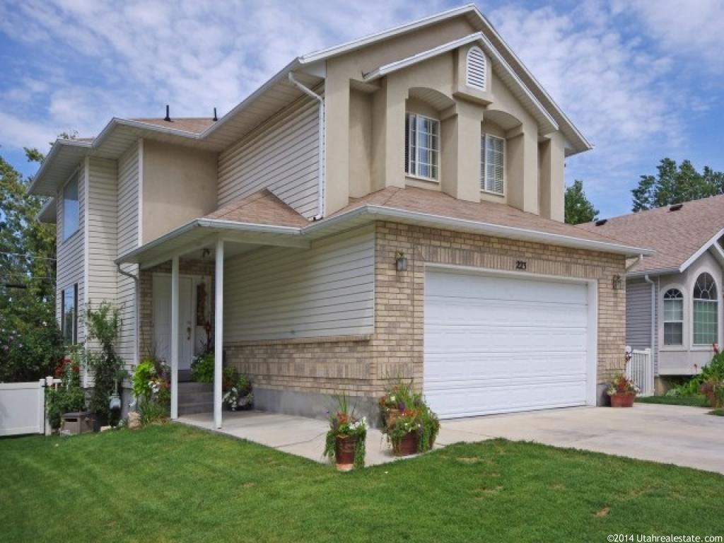 223 E Ashbrook Cir, Midvale, UT 84047
