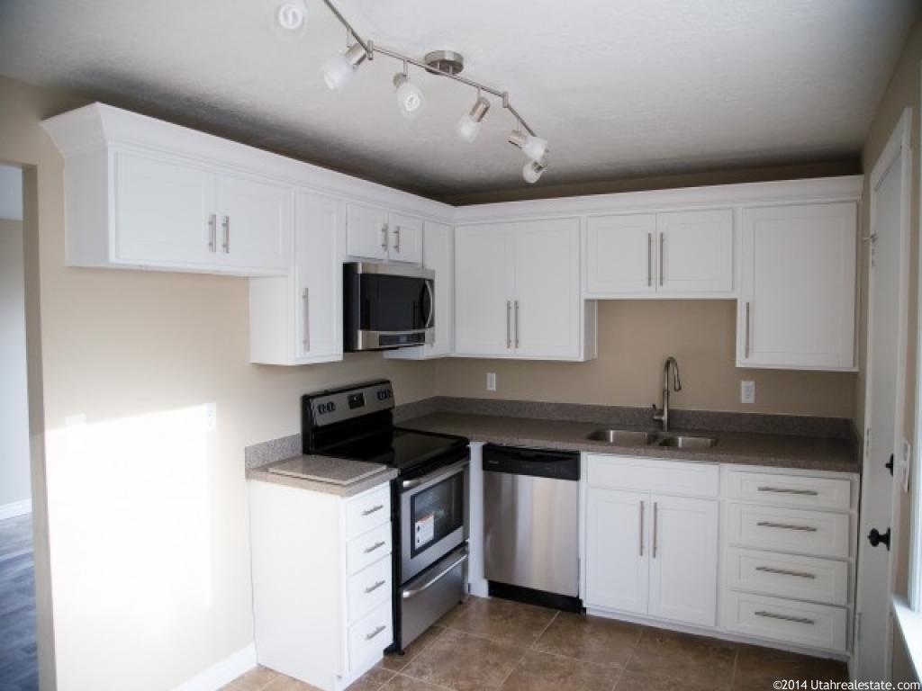 1085 N 1250 Dr E #E, Layton, UT 84040