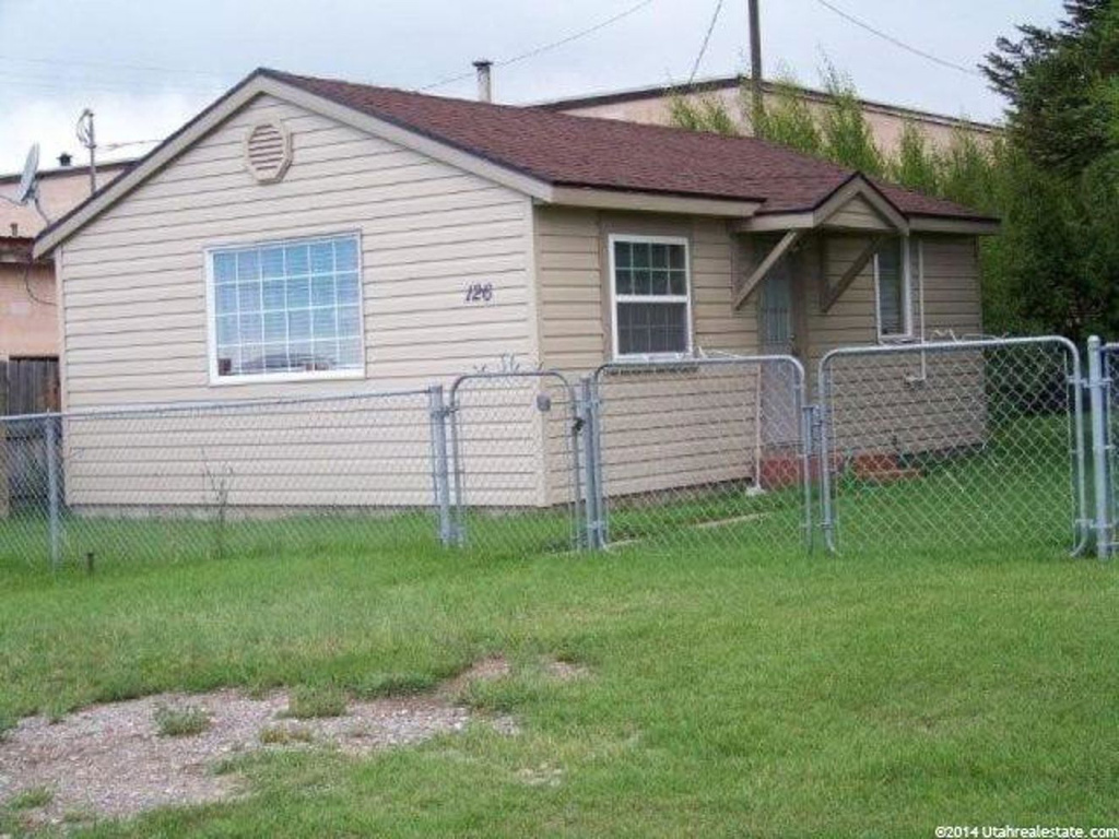 126 E 3rd St, Georgetown, ID 83239