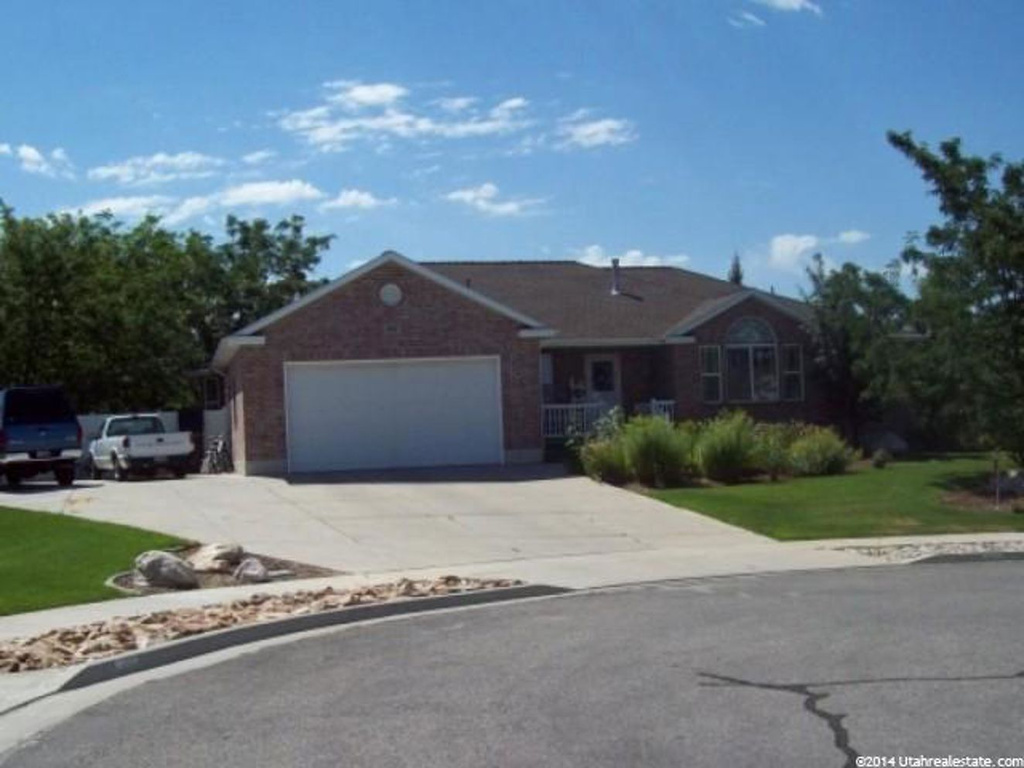 1417 W 1360 N, Clinton, UT 84015