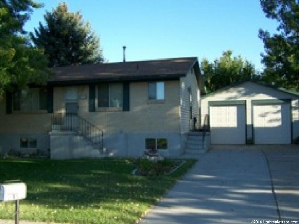 598 W 1680 N, Clinton, UT 84015