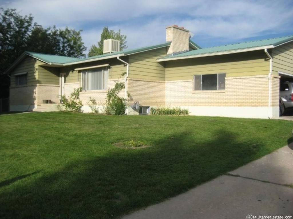 50 Pineview Dr, Hyde Park, UT 84318