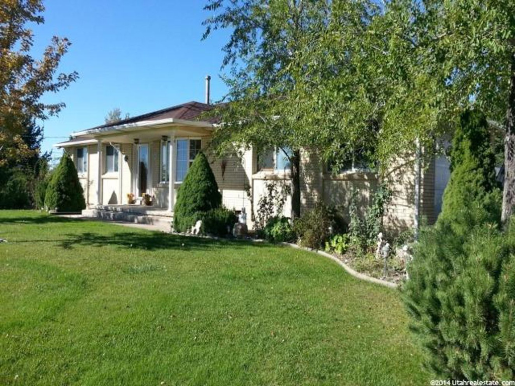 2455 S Bluff St, Syracuse, UT 84075