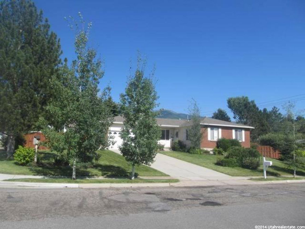 1008 N Ash Dr E, Layton, UT 84040