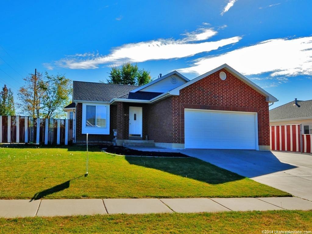 1021 W 1875 N, Clinton, UT 84015