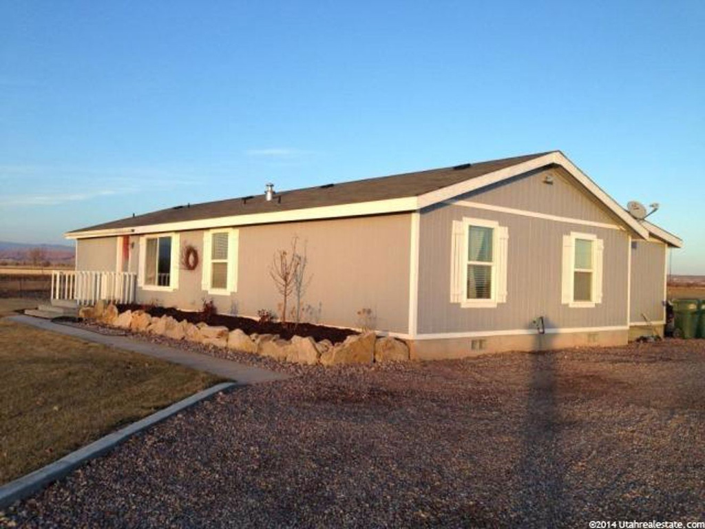 5778 N 9500 E, Lapoint, UT 84039