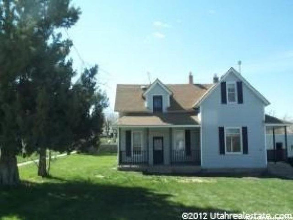 206 S 100 W, Hyrum, UT 84319