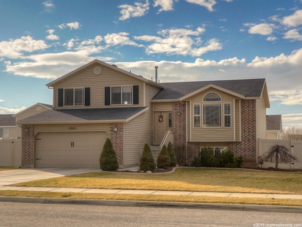 1963 N 1400 W, Clinton, UT 84015
