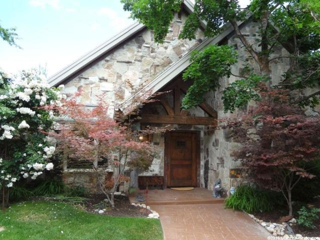 5021 S Memory Ln E, Holladay, UT 84117