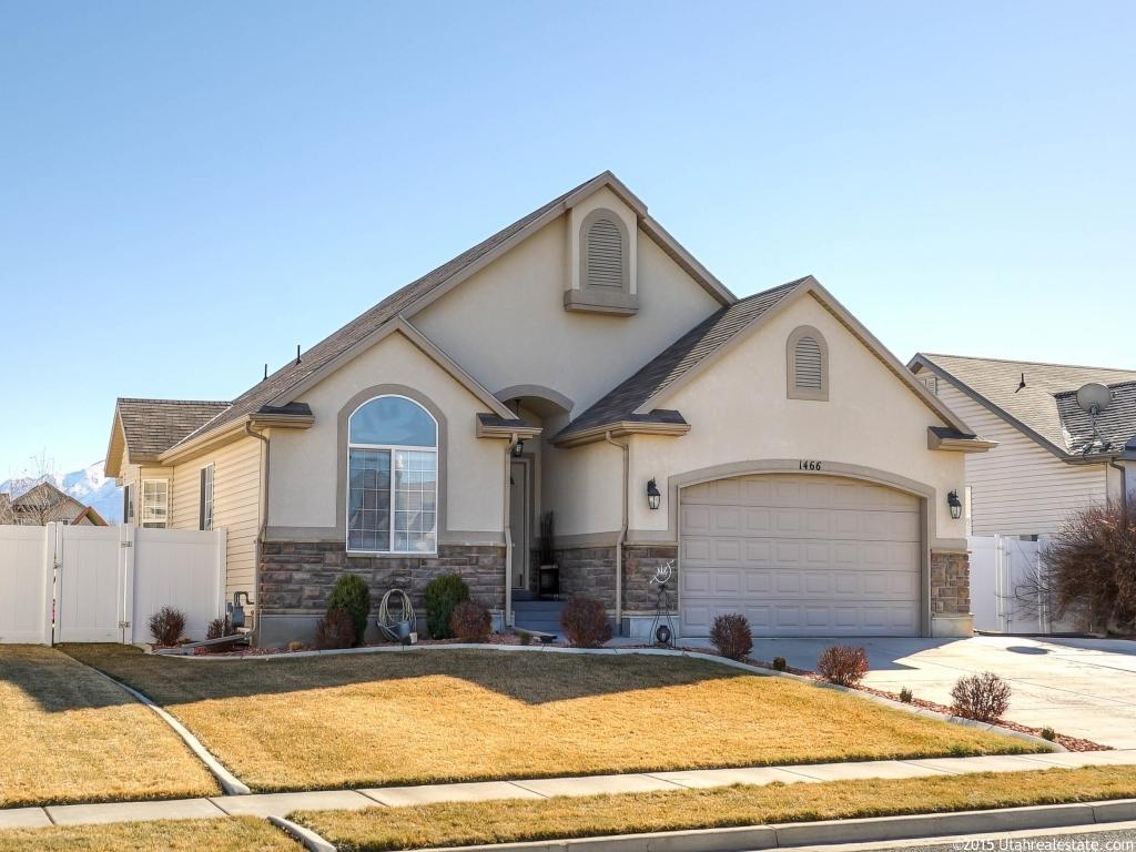 1466 N 2400 W, Clinton, UT 84015