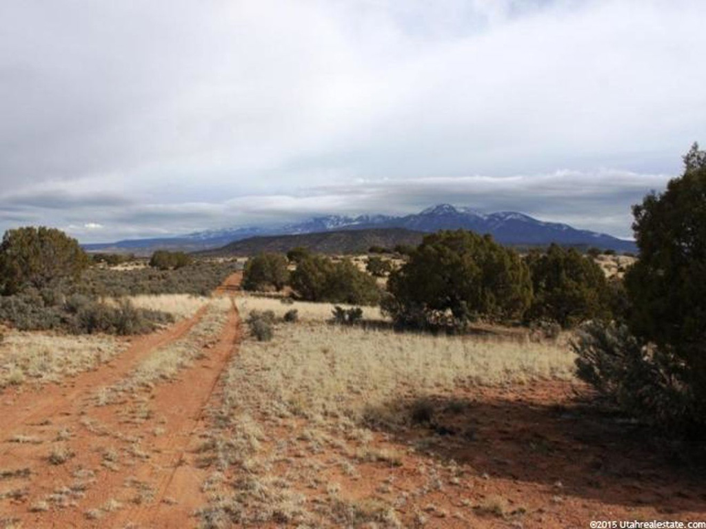 8 Looking Glass Rd, Moab, UT 84532