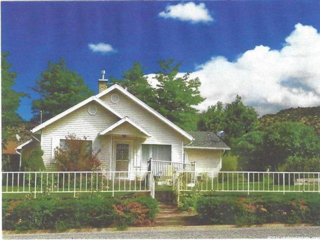 186 W Main, Bicknell, UT 84715