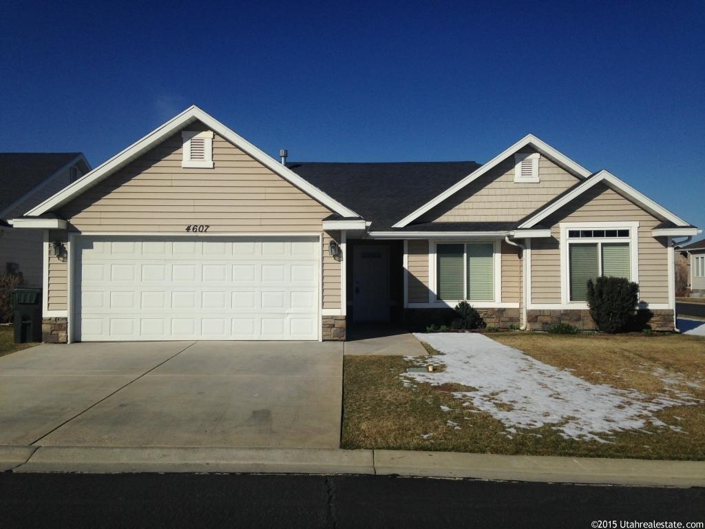 4607 S Promenade Dr, Roy, UT 84067