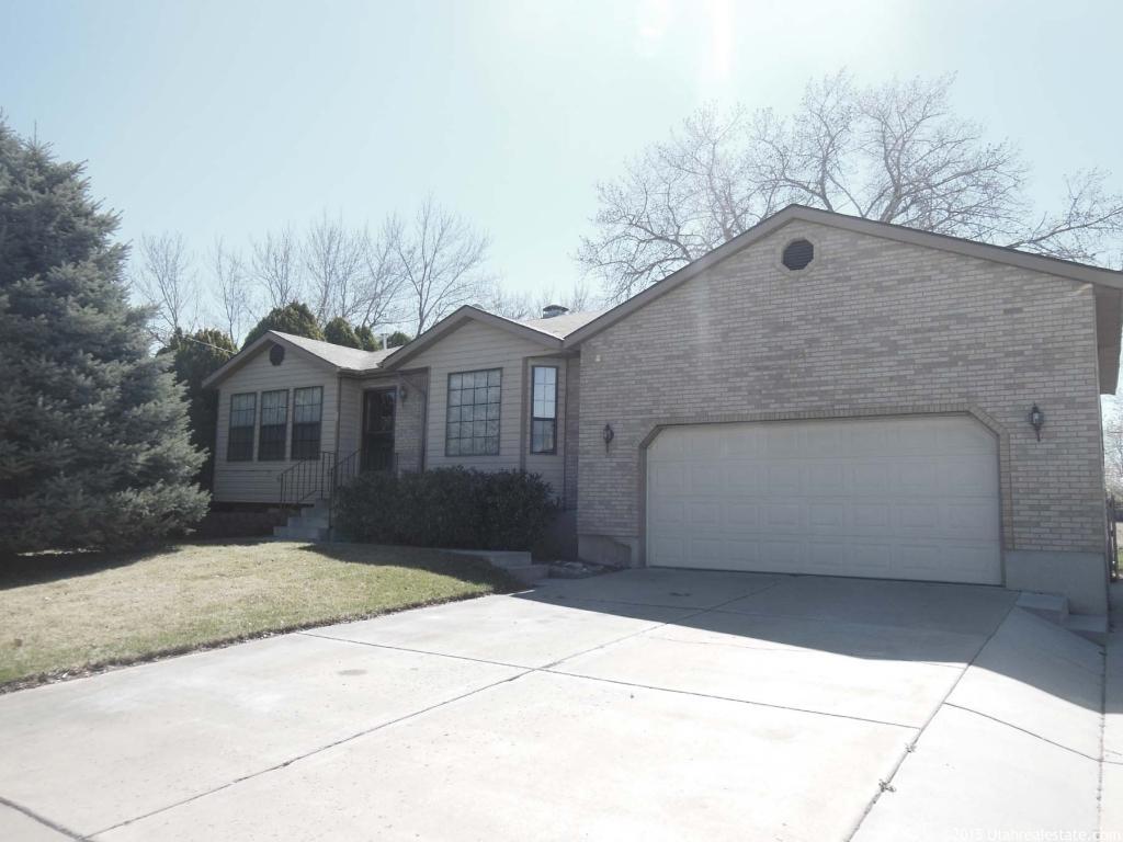 653 W 1300 N, Clinton, UT 84015