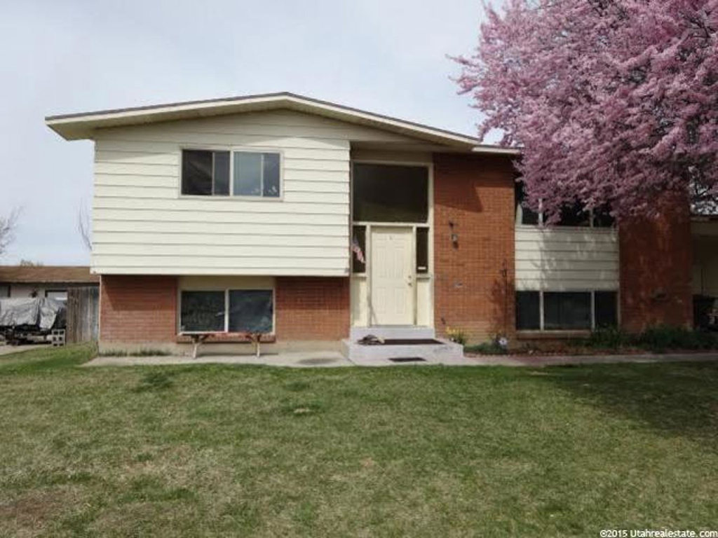 1398 W 2600 N, Clinton, UT 84015