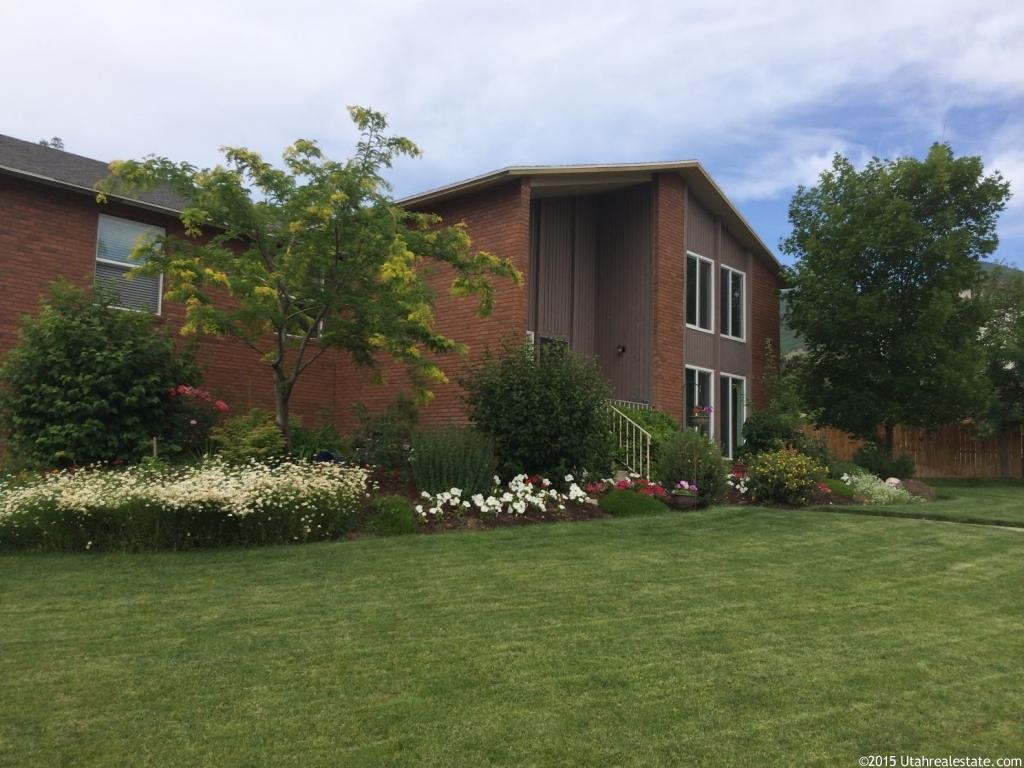 821 Raymond Rd, Fruit Heights, UT 84037